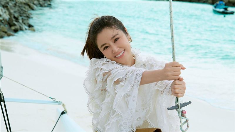 林心如海上美照超驚人！網讚根本25歲少女
