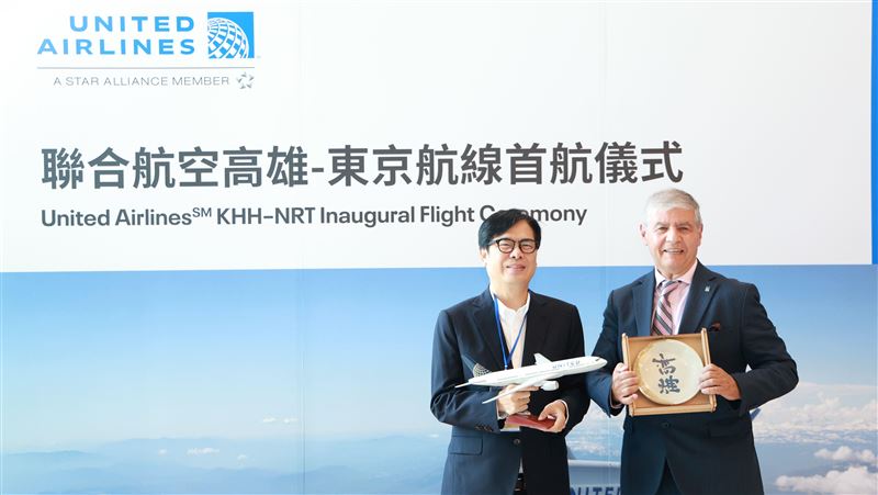 聯合航空高雄─東京成田航線首航,市長陳其邁出席剪綵儀式,新航線每日固定營運,波音737-800提供166席全艙等服務,高雄飛東京上午出發下午抵達,滿足商務與旅遊多元需求,旅客從成田機場可轉機至洛杉磯、紐約等美國主要城市。(圖/聯合航空提供)