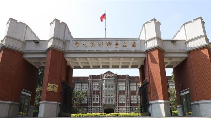 台師大女足隊教練周台英強迫學生抽血,事後未遭解聘,懲處過輕引起社會譁然。(圖/翻攝自臉書)