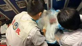 大陸,山東航空,海口,寧波,青島,少女,分娩,梅毒,乘客,廁所,空服員,臨盆（圖／翻攝自微博）