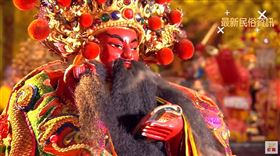 ▲關聖帝君手持《春秋》經卷方式也有不同。（圖／寶島神很大）