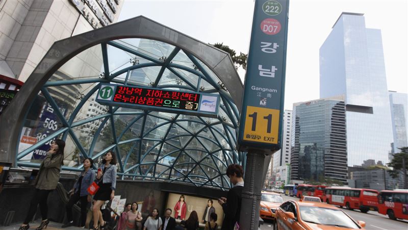 在首爾單人戶比例短短二十多年內從16%暴增到近40%。(圖/路透社/達志影像)