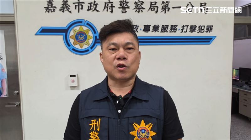 嘉義市警局第一分局偵查隊長洪茂發表示,在現場拾獲12枚彈殼。(圖/翻攝畫面)