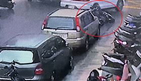 保時捷肇事跑了！她氣炸報警⋯自己也挨罰