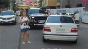 沒在看路？台中BMW「飄移逆向」猛撞皮卡