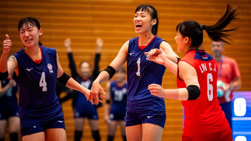 台灣女排世大運小組賽首戰就直落三擊敗澳洲女排。(圖/FISU提供)
