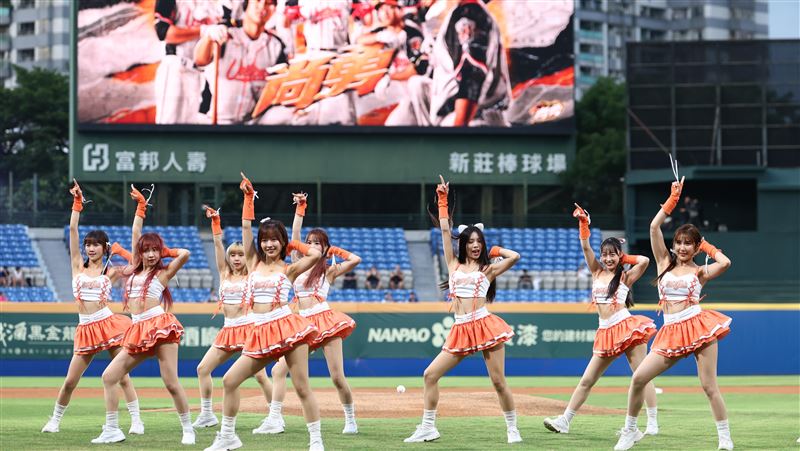 統一獅借用新莊棒球場開出破萬票房。(圖/統一獅提供)