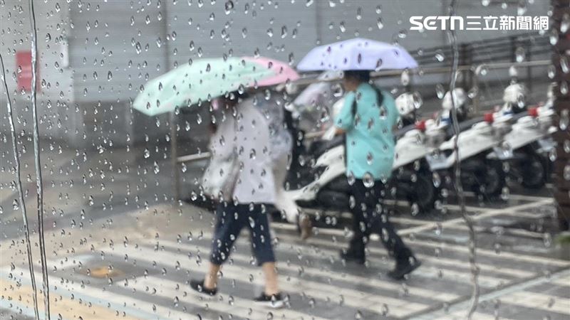 氣象署針對4縣市發布大雨特報。(示意圖/記者楊惟甯攝影)