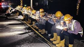 救災畫面被指「擺拍」！　台電工會：不能代表多數員工。台電電力粉絲團