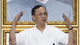 朱立倫主持國民黨中常會（2）國民黨主席朱立倫（圖）16日主持中常會，針對普發現金新台幣1萬元、颱風丹娜絲災情救災與26日罷免投票等議題發表談話。中央社記者鄭清元攝　114年7月16日