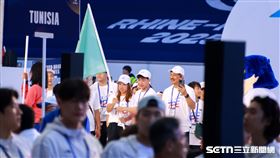 ▲2025萊茵魯爾世大運台灣代表隊開幕式進場，掌旗官陳弈通、楊亞依。（圖／記者蔡厚瑄攝影） 