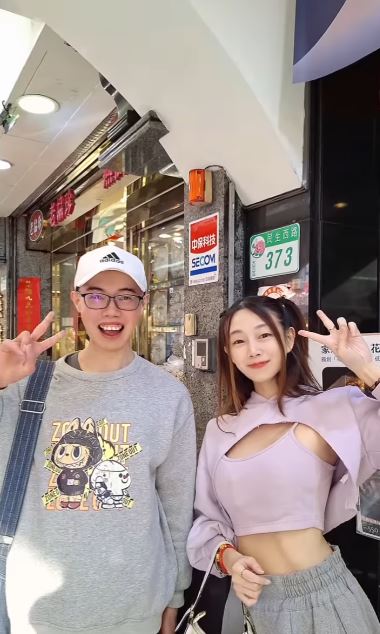 簡簡透露因家人反對，無法繼續和鄧佳華當情侶。（圖／翻攝自簡簡IG）