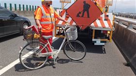 宜蘭,高速公路,腳踏車,老翁,交流道。（圖／翻攝畫面）