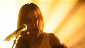 小男孩樂團新單曲〈一秒的距離〉帶著一種「看淡一切」的氛圍。（圖／滾石唱片提供）