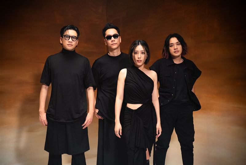 小男孩樂團發行新單曲〈一秒的距離〉團員們也不藏私分享感情經歷。（圖／滾石唱片提供）