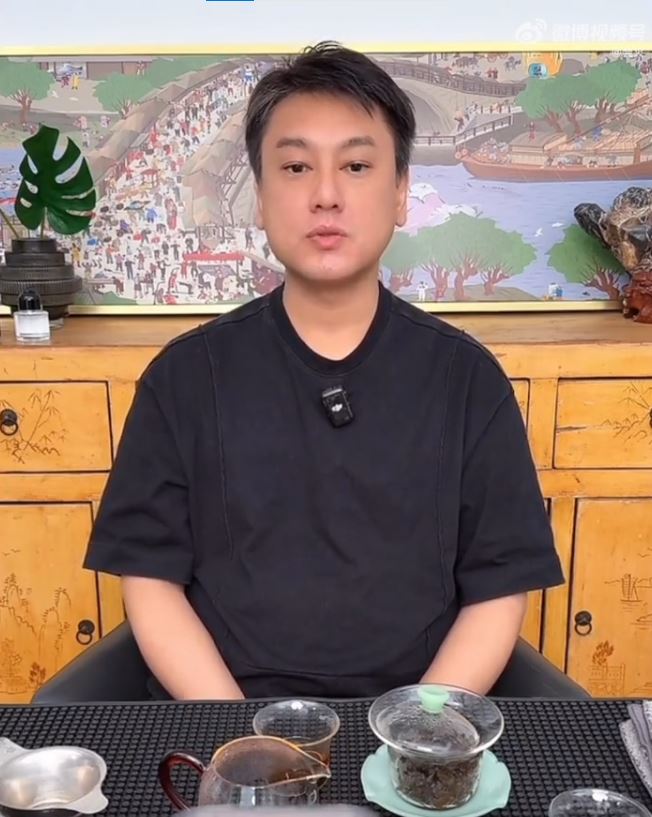 朱孝天直播解答與F4其他成員的關係。(圖/翻攝自微博)