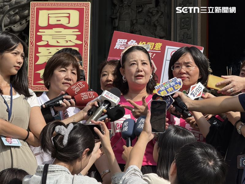 民進黨立法院黨團幹事長吳思瑤出席「護國大遶境」新北集結出發儀式。(圖/記者劉秀敏攝影)