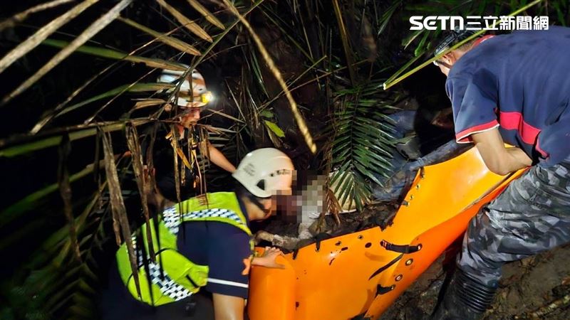 南投國姓鄉發生車輛墜谷意外,一名50多歲男子噴飛車外,頸椎斷裂死亡。(圖/翻攝畫面)