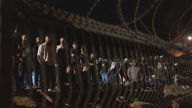 ▲以國的德魯士人，為在敘利亞境內的同胞打氣。（圖／美聯社／達志影像）