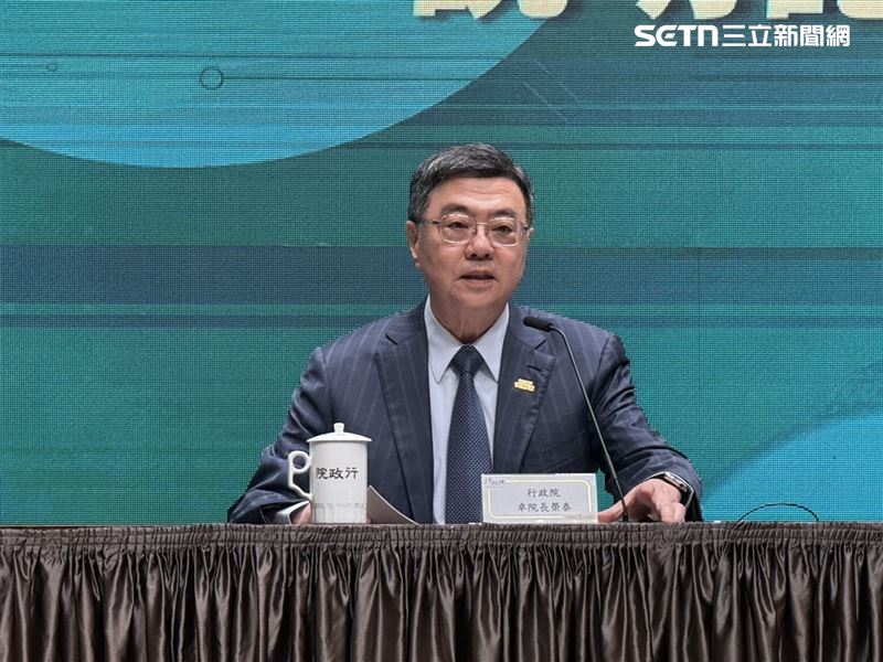 行政院長卓榮泰親上火線說明110年至113年國家歲計賸餘使用情形。(圖/記者劉秀敏攝影)