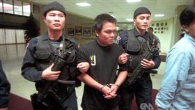 蕭新財（左2）民國89年於桃園犯下殺警案，造成1死1傷，經判處死刑定讞迄今未執行。（中央社檔案照片） 
