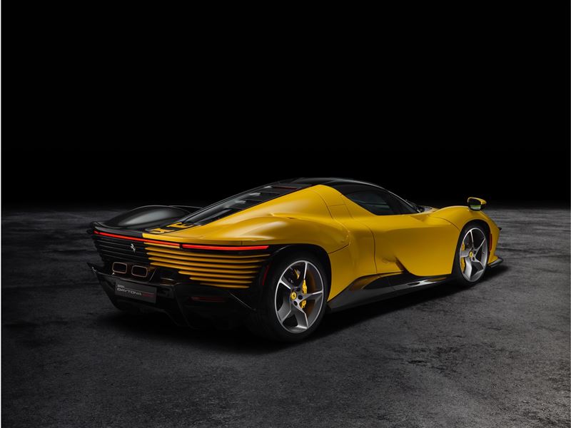 被賦予象徵性的「599+1」車號與專屬銘牌。（Ferrari提供）