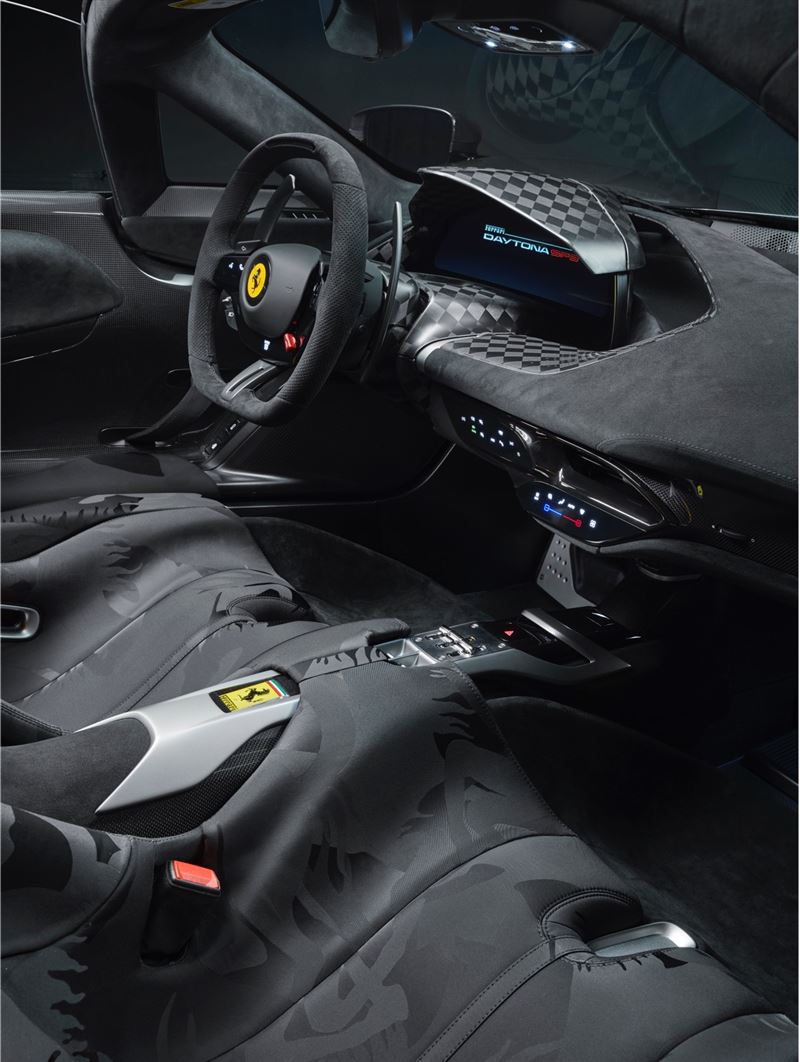 內裝使用再生輪胎製成的環保材質。（Ferrari提供）