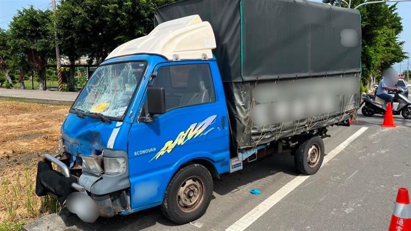 苗栗閃燈路口出車禍！女被撞飛墜田慘況曝