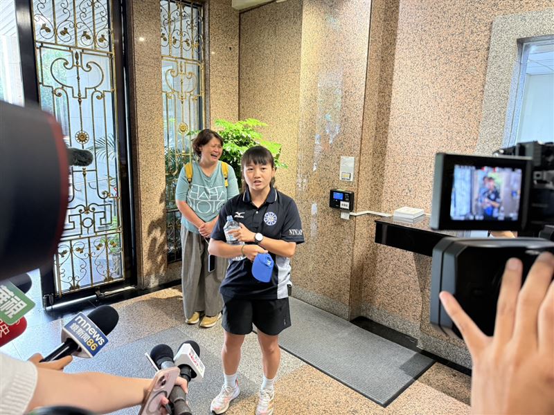 簡奇陞呼籲大眾別再挖他過去的發文,他只是普通人,也會睡過頭翹早八的課。(圖/記者李育道攝影)