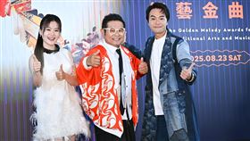 楊小黎（左起）、許效舜跟柯大堡出席記者會。（圖／三立提供）