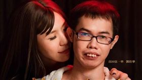 苡若曾和鄧佳華一起拍成人影片。（圖／資料照）