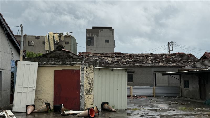 林姓男子為了拯救自家屋頂跌落死亡。（圖／&nbsp;台南市議會國民黨團提供）