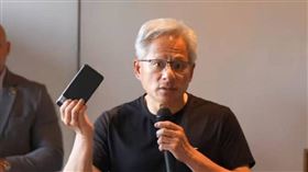 ▲輝達執行長黃仁勳用的手機是谷歌Pixel。（圖／讀者提供）