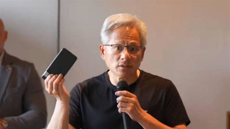 不是iPhone！AI教父黃仁勳用的手機是這牌