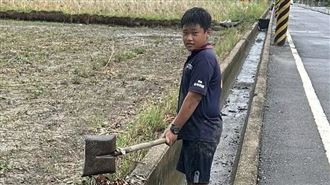 颱風過後他冒雨清溝!西港國中生感動萬人