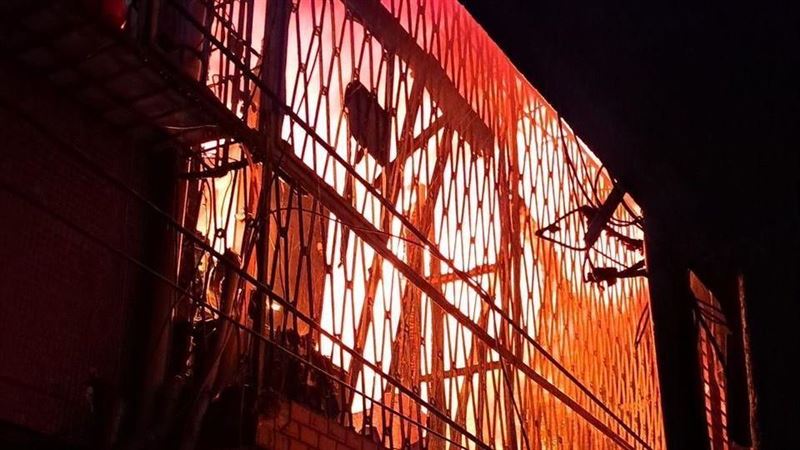 丟未熄菸蒂整棟房起火…鄰開門遭嗆昏燒死