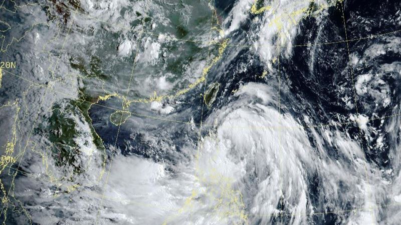 颱風「薇帕」今、明兩天將通過巴士海峽,最接近台灣。(圖/中央氣象署)