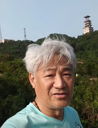 67歲尹揚明白髮蒼蒼。（圖／翻攝自尹揚明抖音）