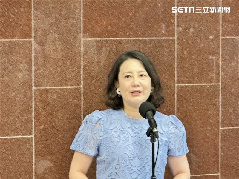 民進黨立法院黨團幹事長吳思瑤表示，針對是否普發現金，行政院還在研議。（圖／記者劉秀敏攝影）