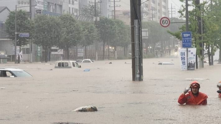 南韓此次暴雨造成多地災情。(圖/翻攝自X平台 @Minhyungbae)