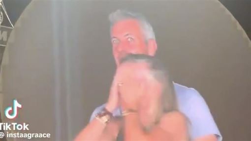 Coldplay演唱會抓姦不倫　網傳CEO道歉文