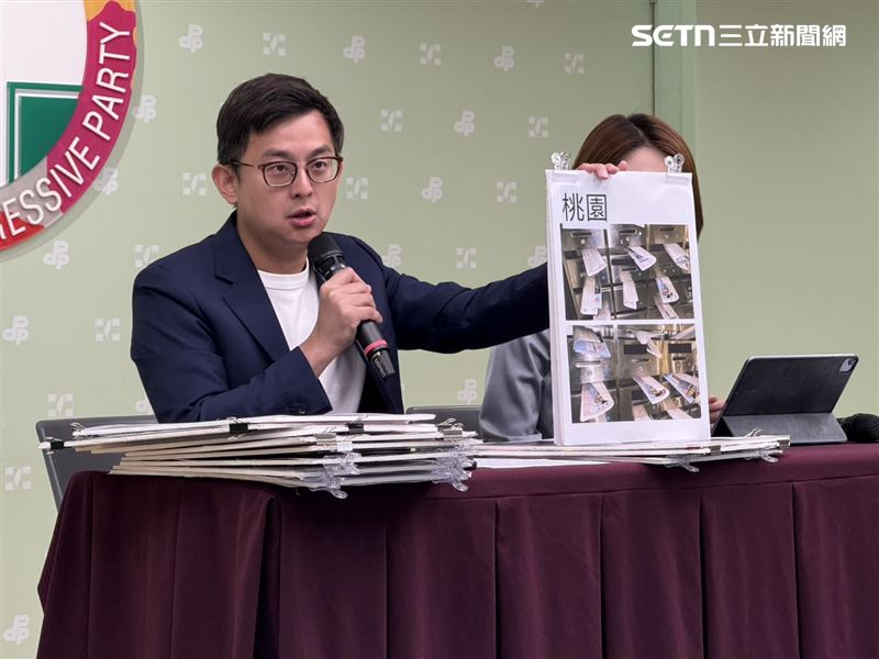 民進黨發言人韓瑩、卓冠廷召開「反罷出奧步民主倒退走 國民黨違法甩鍋基層扛」記者會。（圖／記者劉秀敏攝影）
