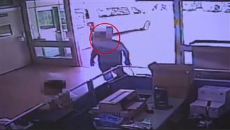 工地男狂流汗沒喝水　2天沒小便昏厥送醫