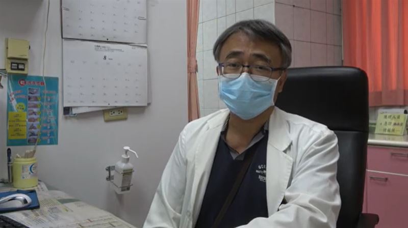 大甲李綜合醫院腎臟科主治醫師陳采峯提醒，天氣熱要隨時補充水分，即使在冷氣房也要喝水，否則易導致急性腎衰竭、代謝性酸中毒。(圖／大甲李綜合醫院提供)