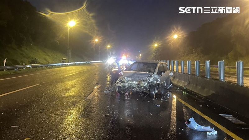 國道3車追撞慘照曝！最衰車主車頭全爛