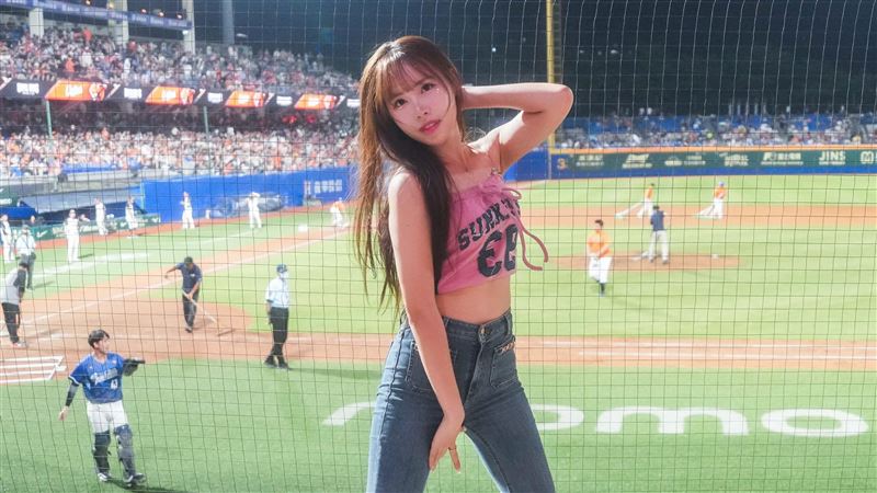 UniGirls韓籍成員文慧真中場表演。(圖/統一獅球團提供)