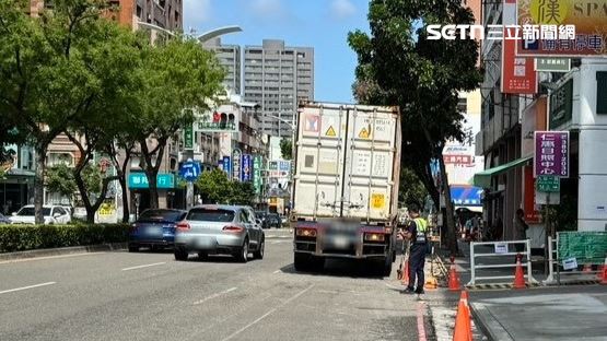 事故當下,肇事車輛幾乎未減速。(圖/翻攝畫面)
