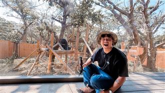 竇智孔赴災區被一幕感動：超人不用披風