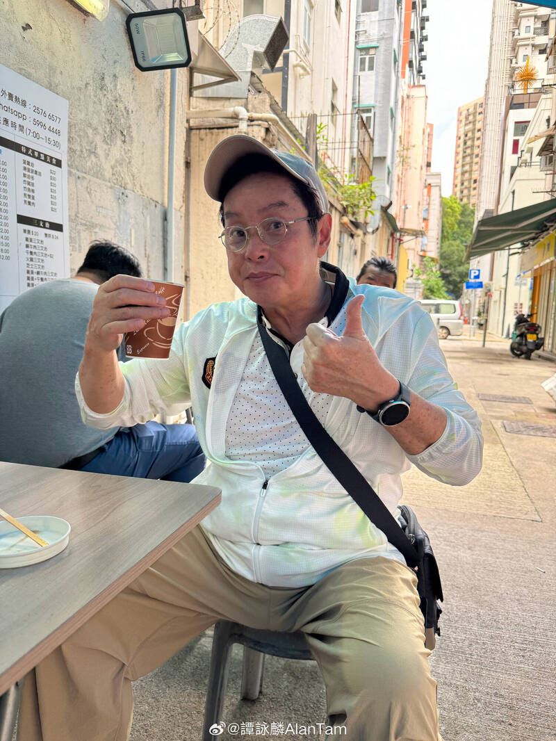譚詠麟14日曬出吃美食的畫面。(圖/翻攝自譚詠麟微博)