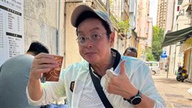 譚詠麟14日曬出吃美食的畫面。（圖／翻攝自譚詠麟微博）